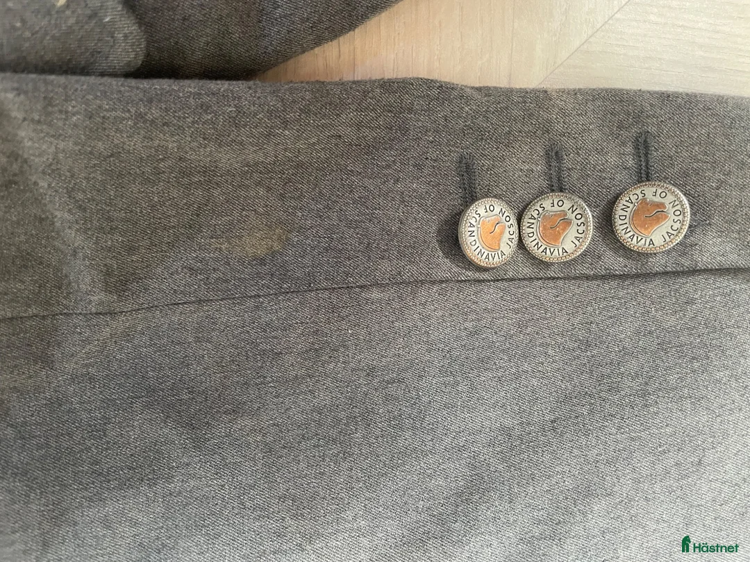 Jackor & Kavajer ryttarutrustning till salu: Tävlings kavaj från jacson strl 140! - Annons 4