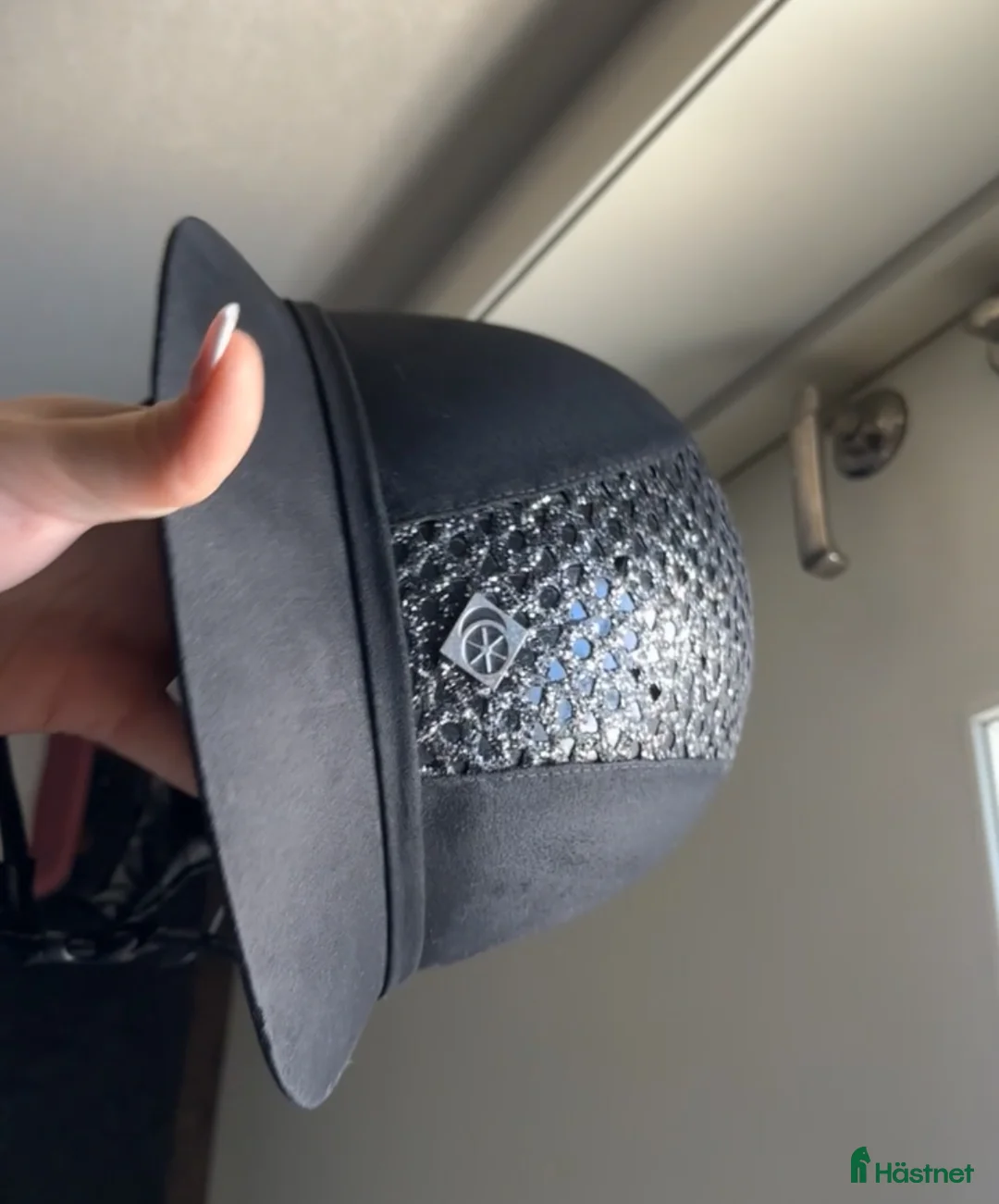 Hjälmar ryttarutrustning till salu: Charles Owen hjälm med glitter i Uddevalla - Annons 2