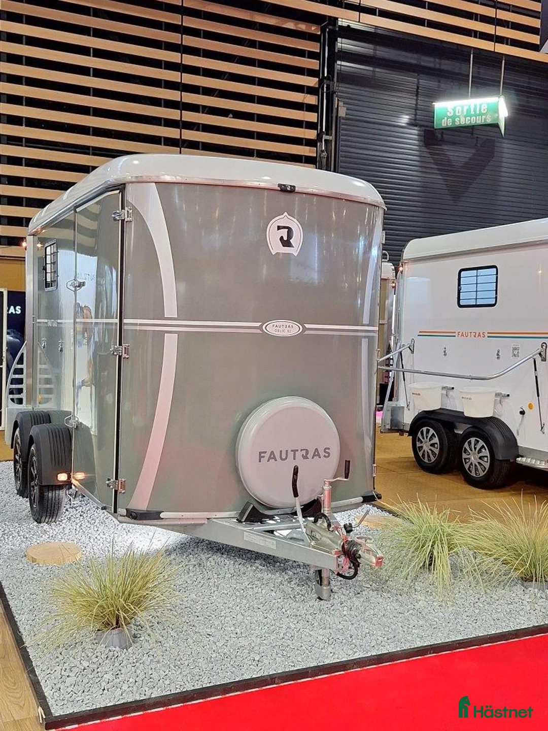 Hästtransporter  fordon & transport till salu: Oblic X -stor diagonallastad modell + sadelkammare - Annons 18