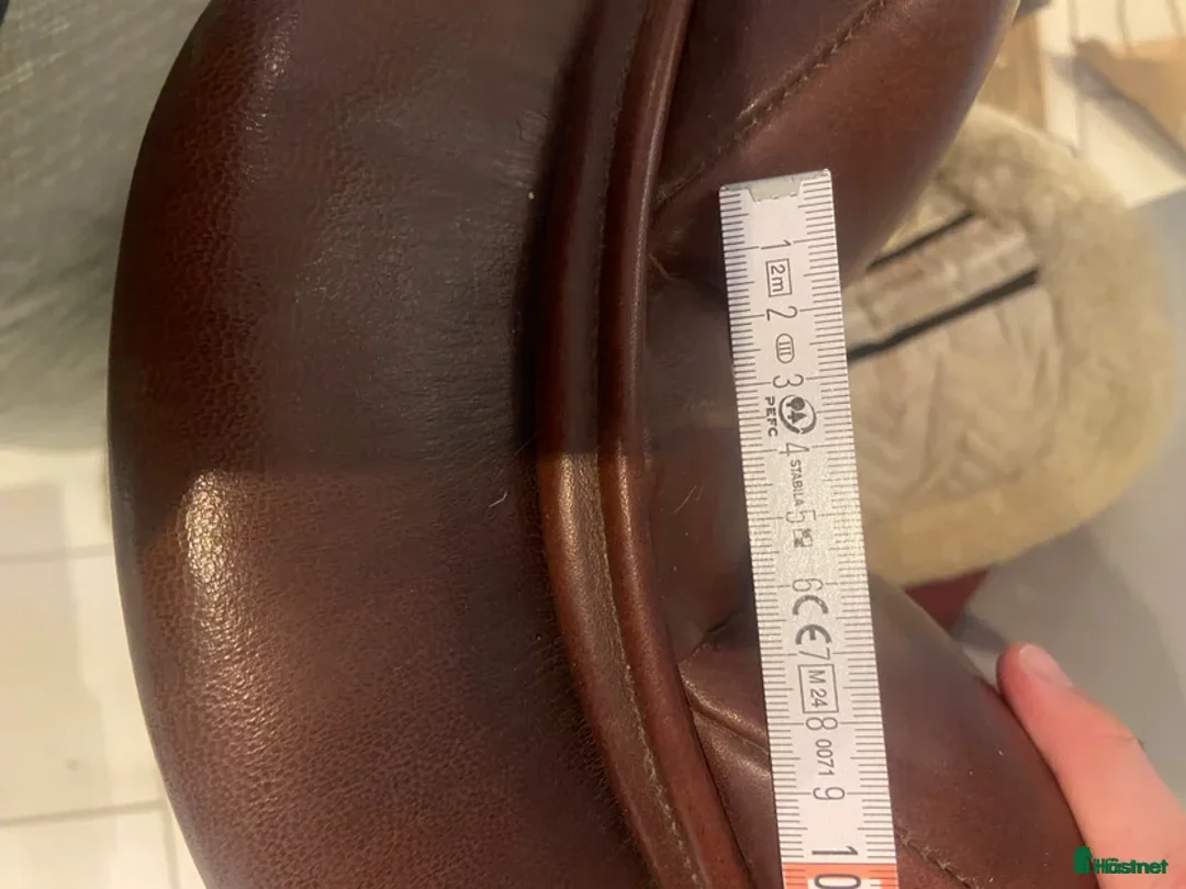 Sadlar hästutrustning till salu: Omstoppad kalvskinnssadel till salu i Stockholm - Annons 7