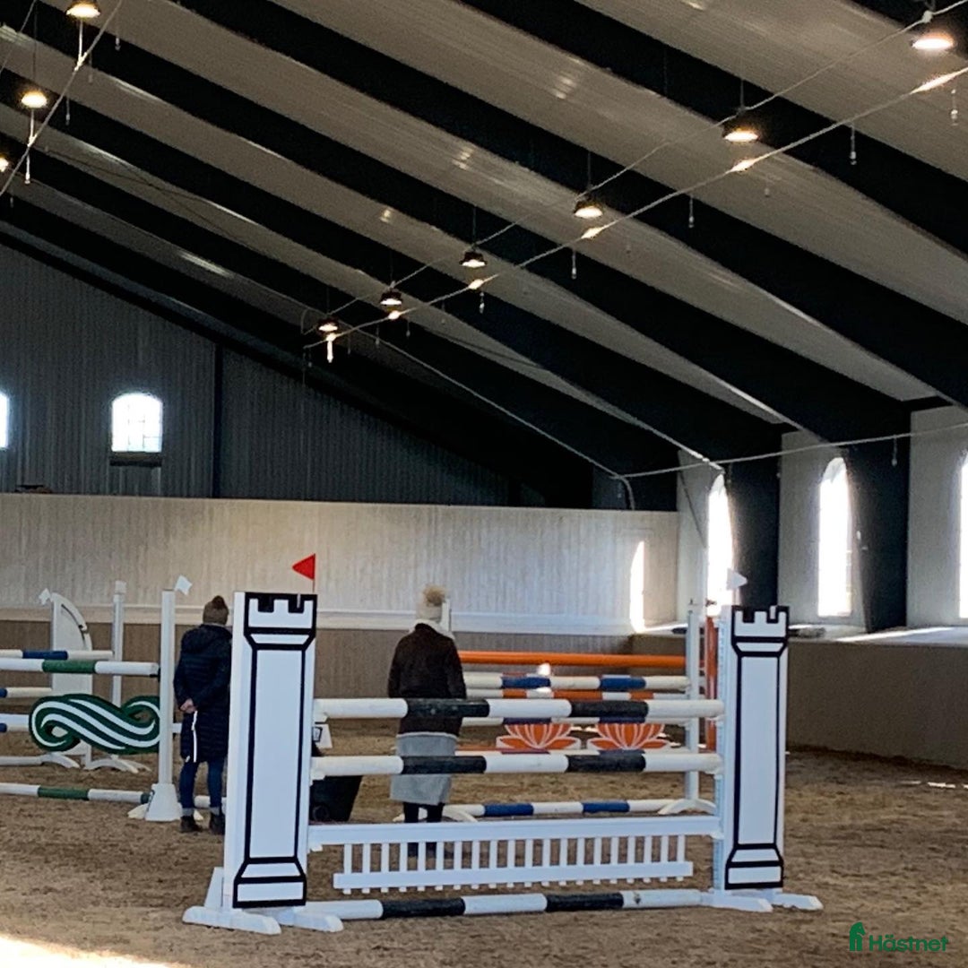  stallplats finnes: Vill du och din häst ha bra träningsmöjligheter? i Linghem - Annons 2