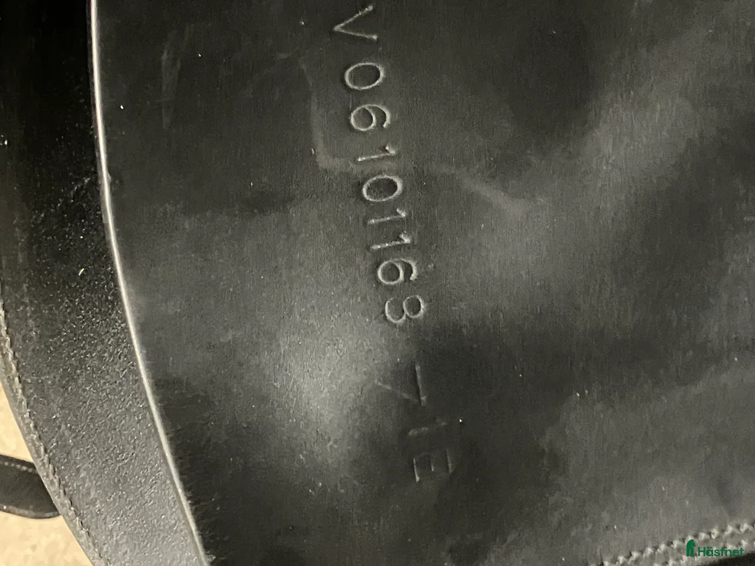 Sadlar hästutrustning till salu: Bates Inova Dressyr i Söderköping - Annons 4