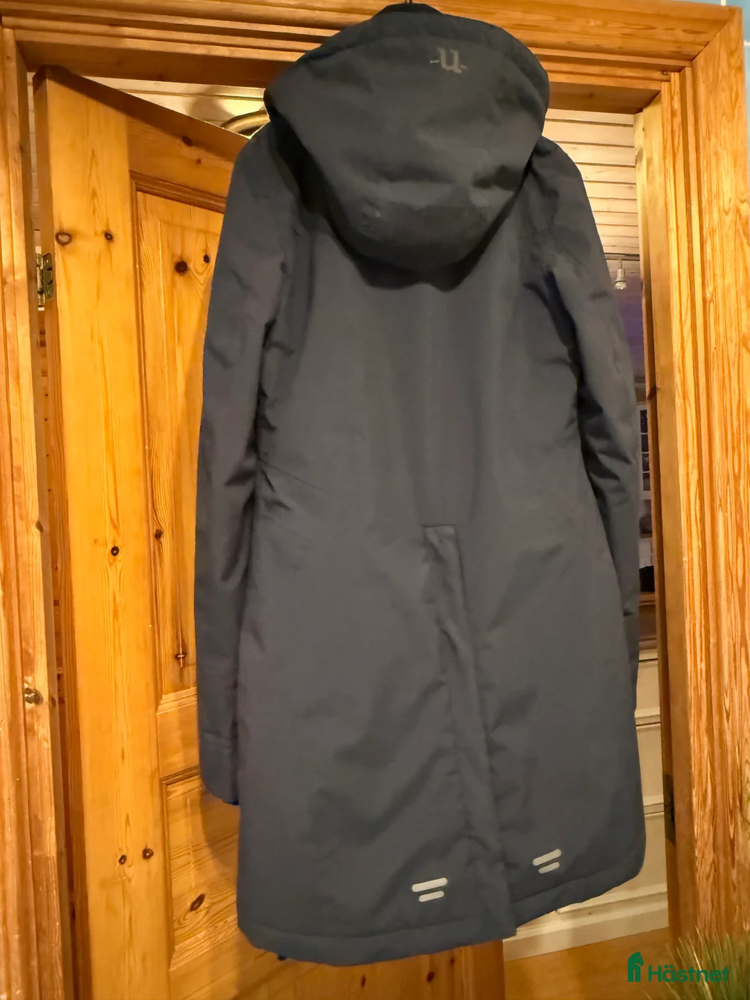 Jackor & Kavajer ryttarutrustning till salu: Uhip kappa i Uddevalla - Annons 1