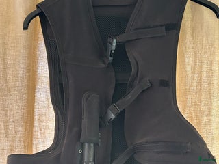 Säkerhetsvästar ryttarutrustning till salu: Helite säkerhetsväst (child M) i Arboga - Annons 17