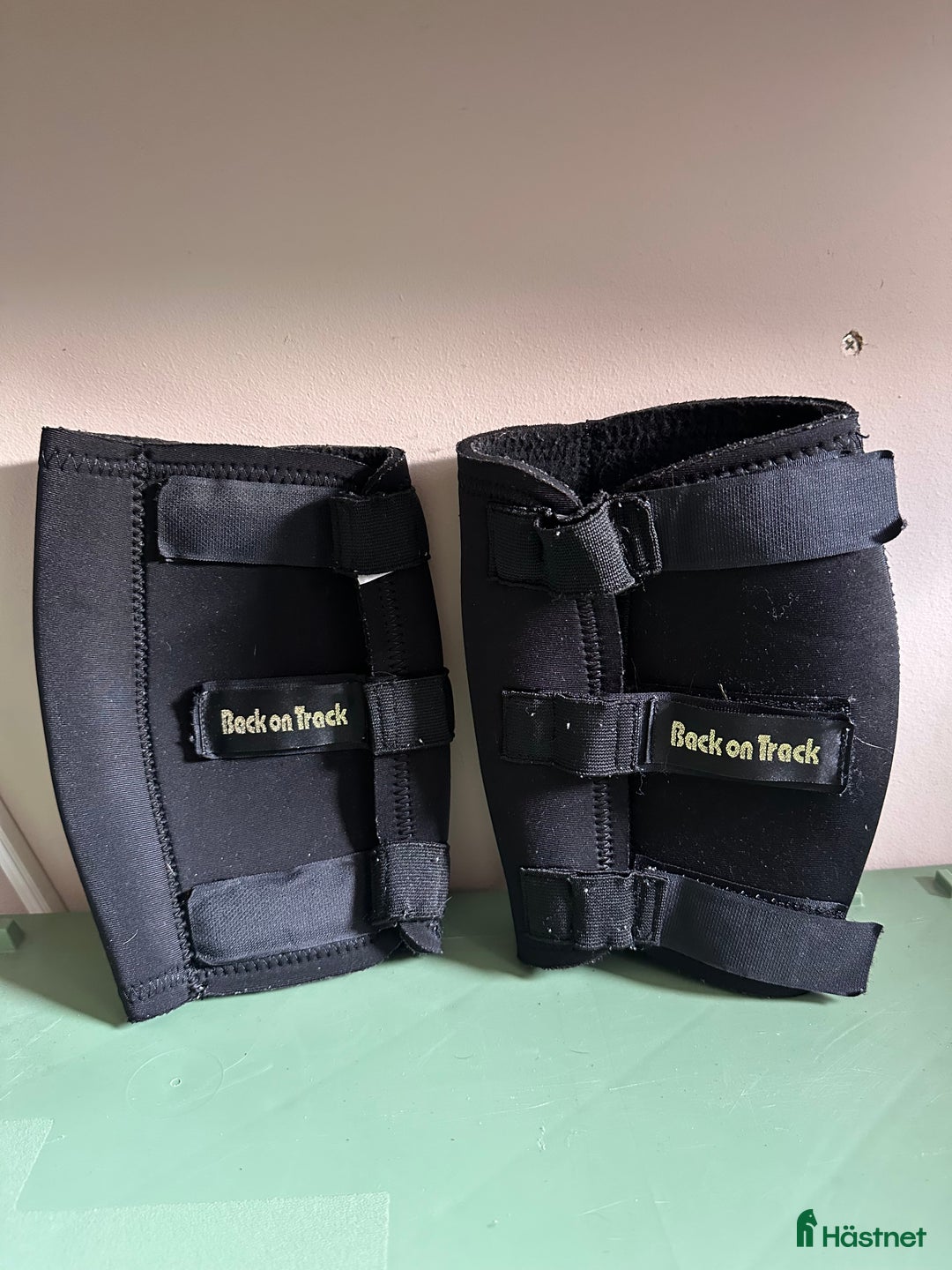 Benskydd hästutrustning till salu: Framknäskydd BoT i Perstorp - Annons 1