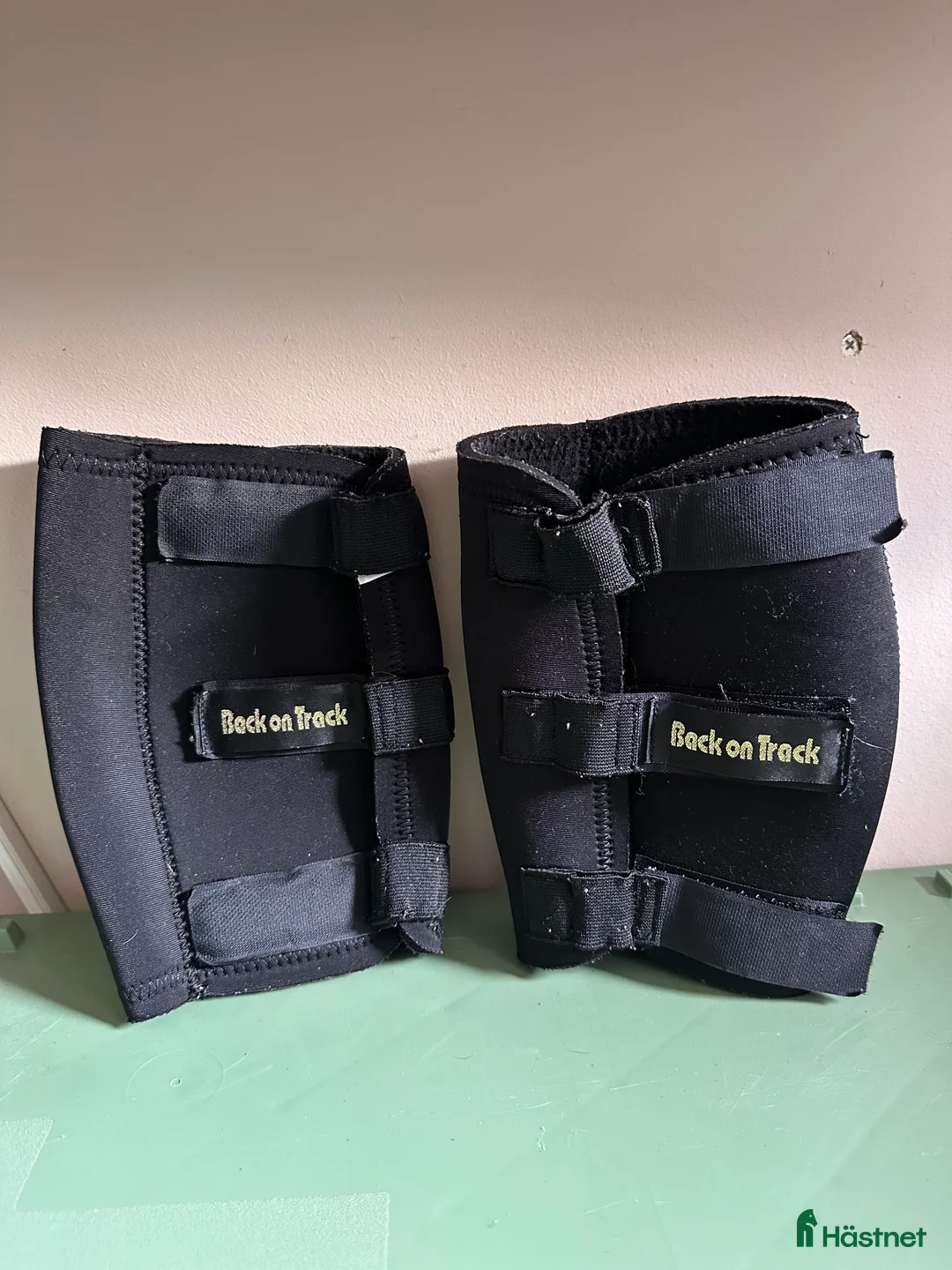 Benskydd hästutrustning till salu: Framknäskydd BoT i Perstorp - Annons 1