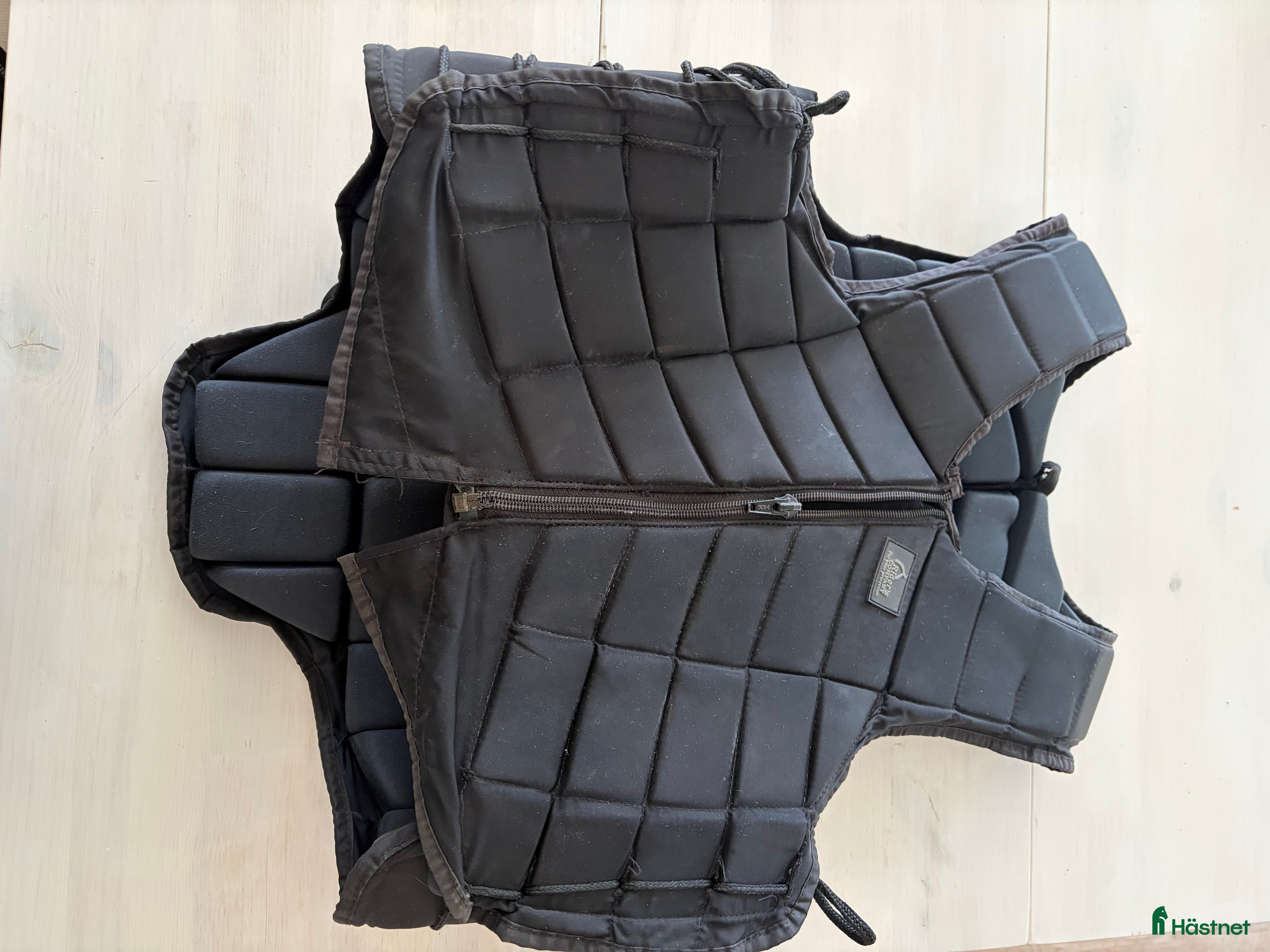 Säkerhetsvästar ryttarutrustning till salu: Säkerhetsväst - Annons 1