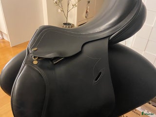 Sadlar hästutrustning till salu: Välvårdad Globus Noble 17,5. Medium/wide i Karlstad - Annons 20