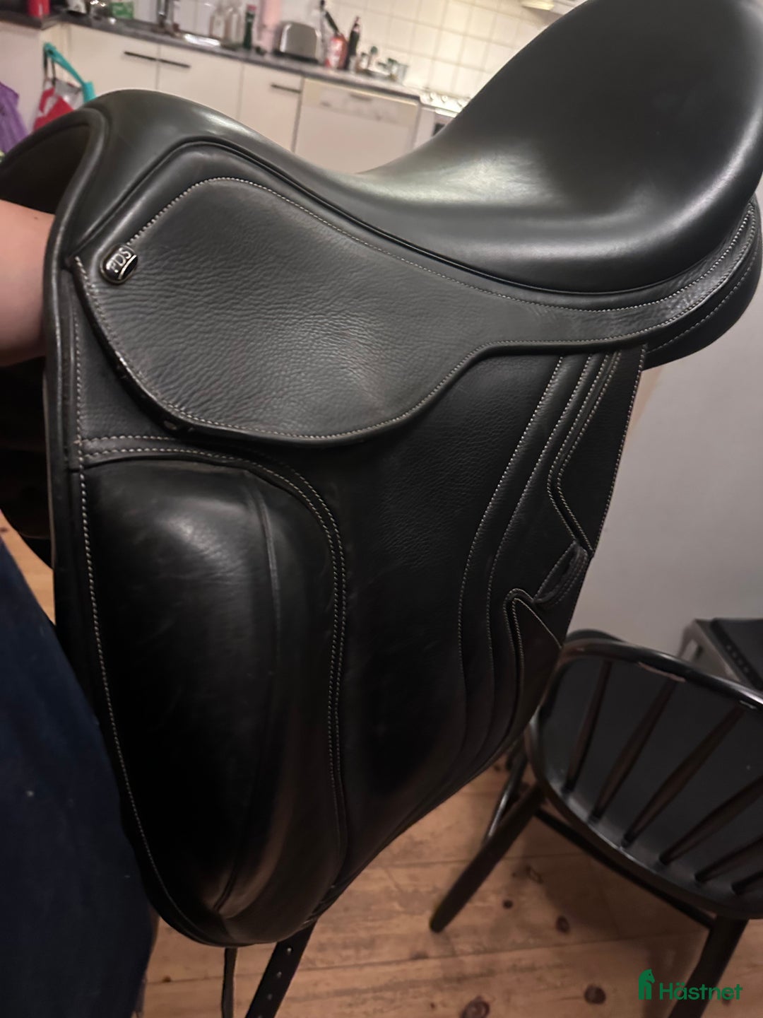Sadlar hästutrustning till salu: Obetydligt använd dressyrsadel i Värmdö - Annons 1