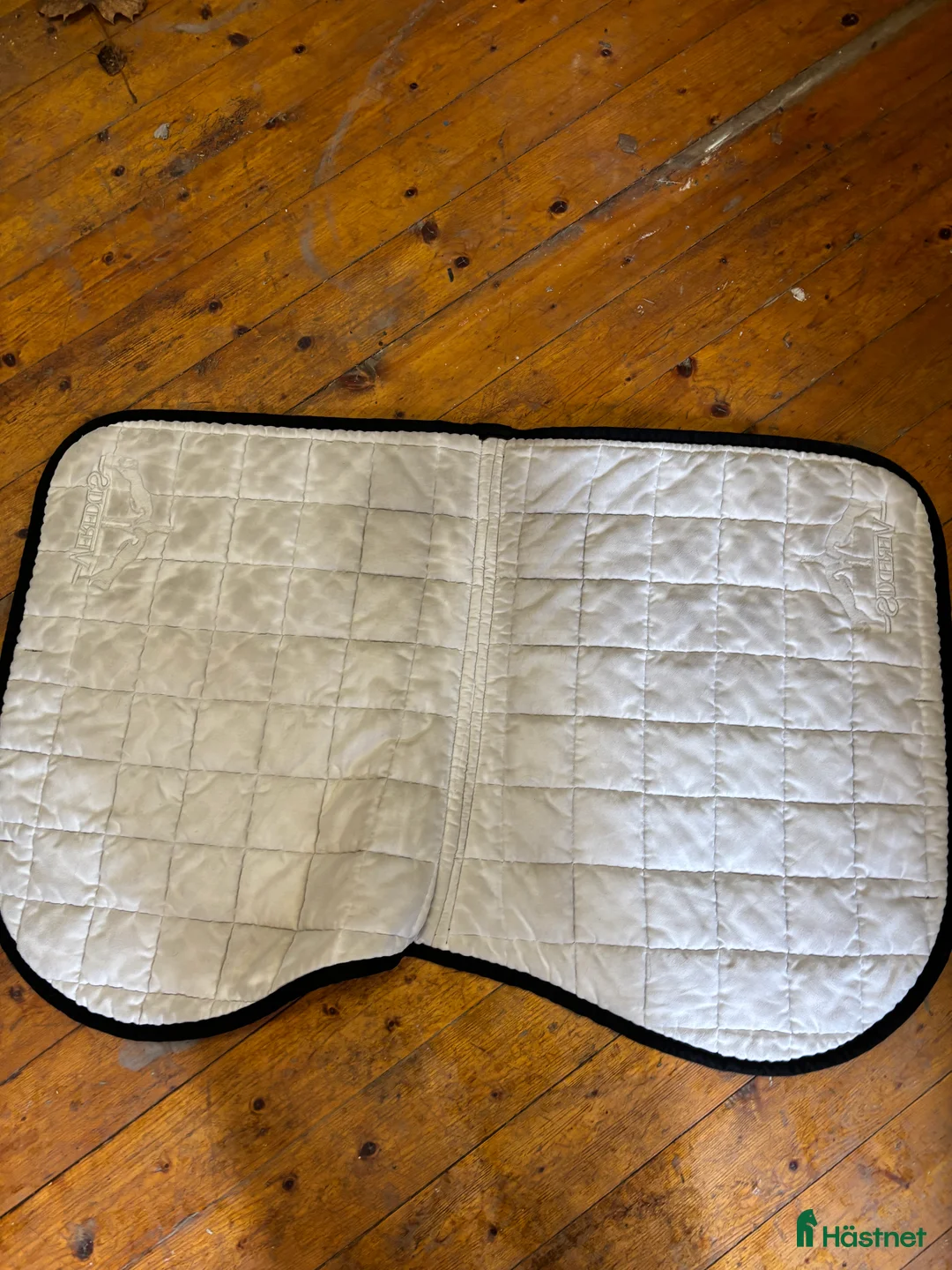 Schabrak & Vojlockar hästutrustning till salu: Fint Verdus schabrak! - Annons 3