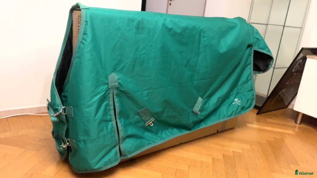 Täcken hästutrustning till salu: Stort parti hästsaker och 2 hjälmar i Borås - Annons 26