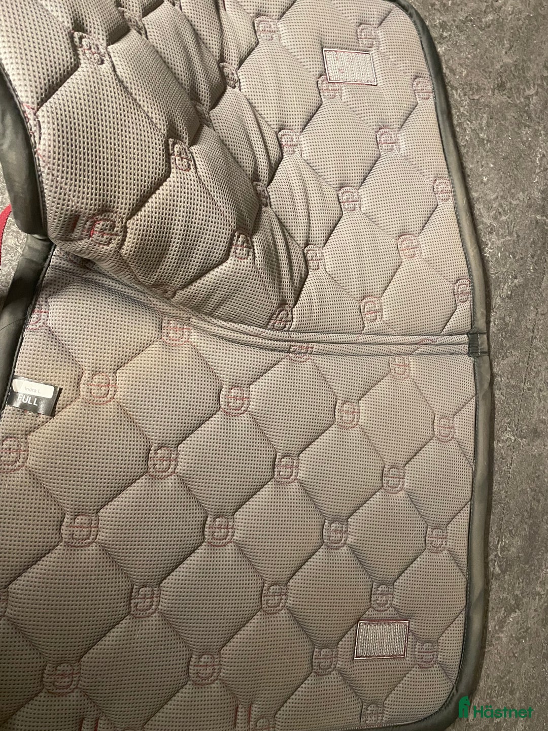 Schabrak & Vojlockar hästutrustning till salu: Fint oanvänt schabrak i Södertälje - Annons 2