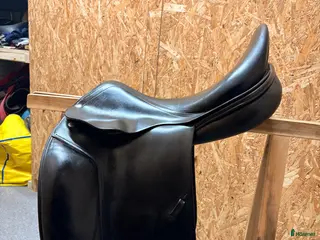 Sadlar hästutrustning till salu: Amerigo dressursal i Alvdal - Annons 2