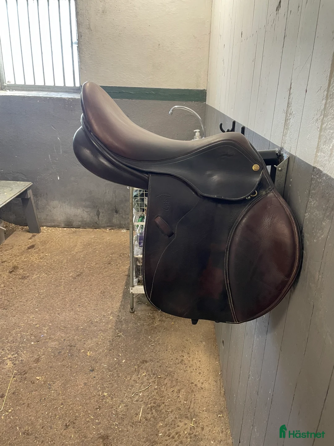 Sadlar hästutrustning till salu: Snygg hoppsadel - Annons 3