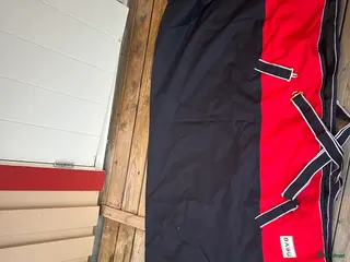 Täcken hästutrustning till salu: Nytt regntäcke i Munkedal - Annons 4