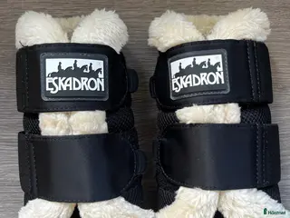 Benskydd hästutrustning Nästan nya benskydd i Farsta - Annons 7