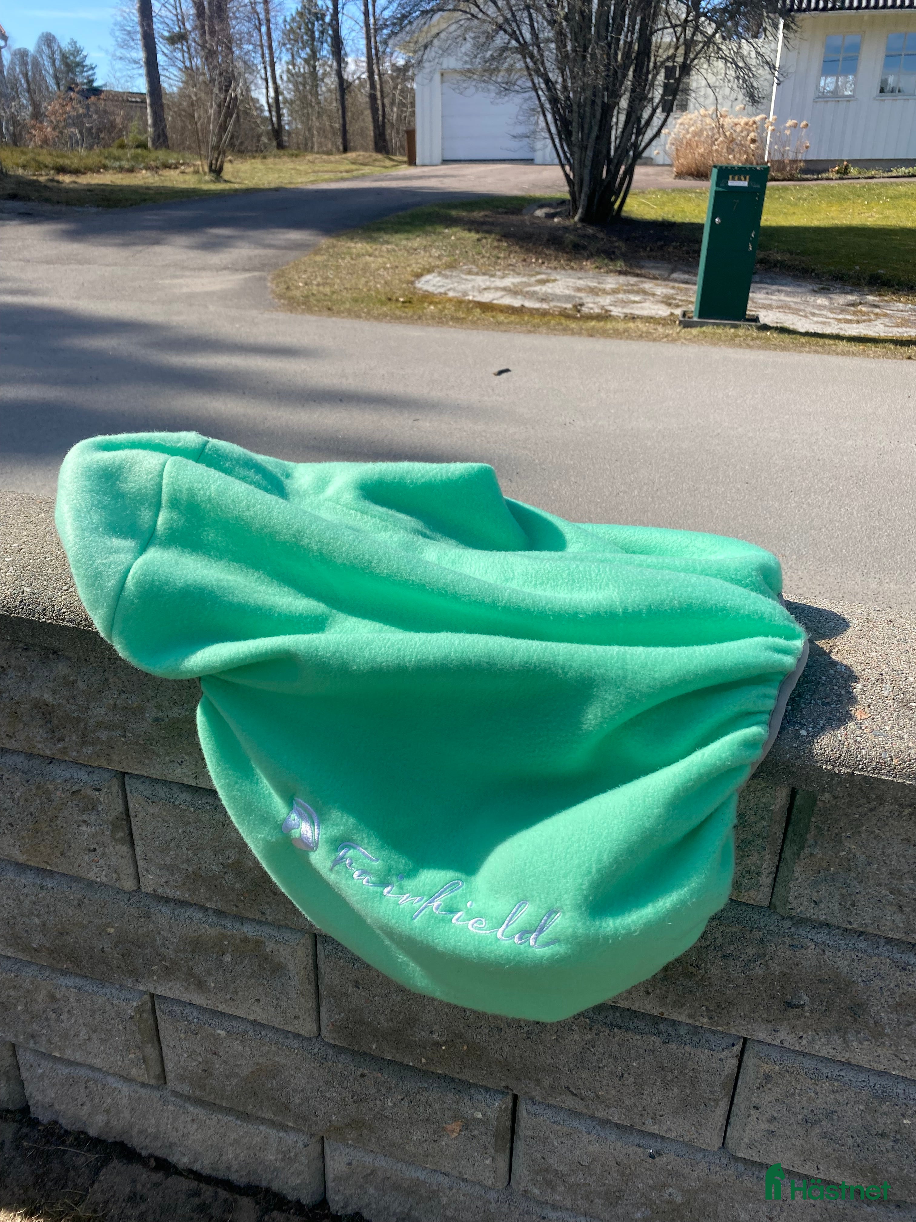 Sadeltillbehör hästutrustning till salu: Turkost sadel skydd.  i Hammarö - Annons 2