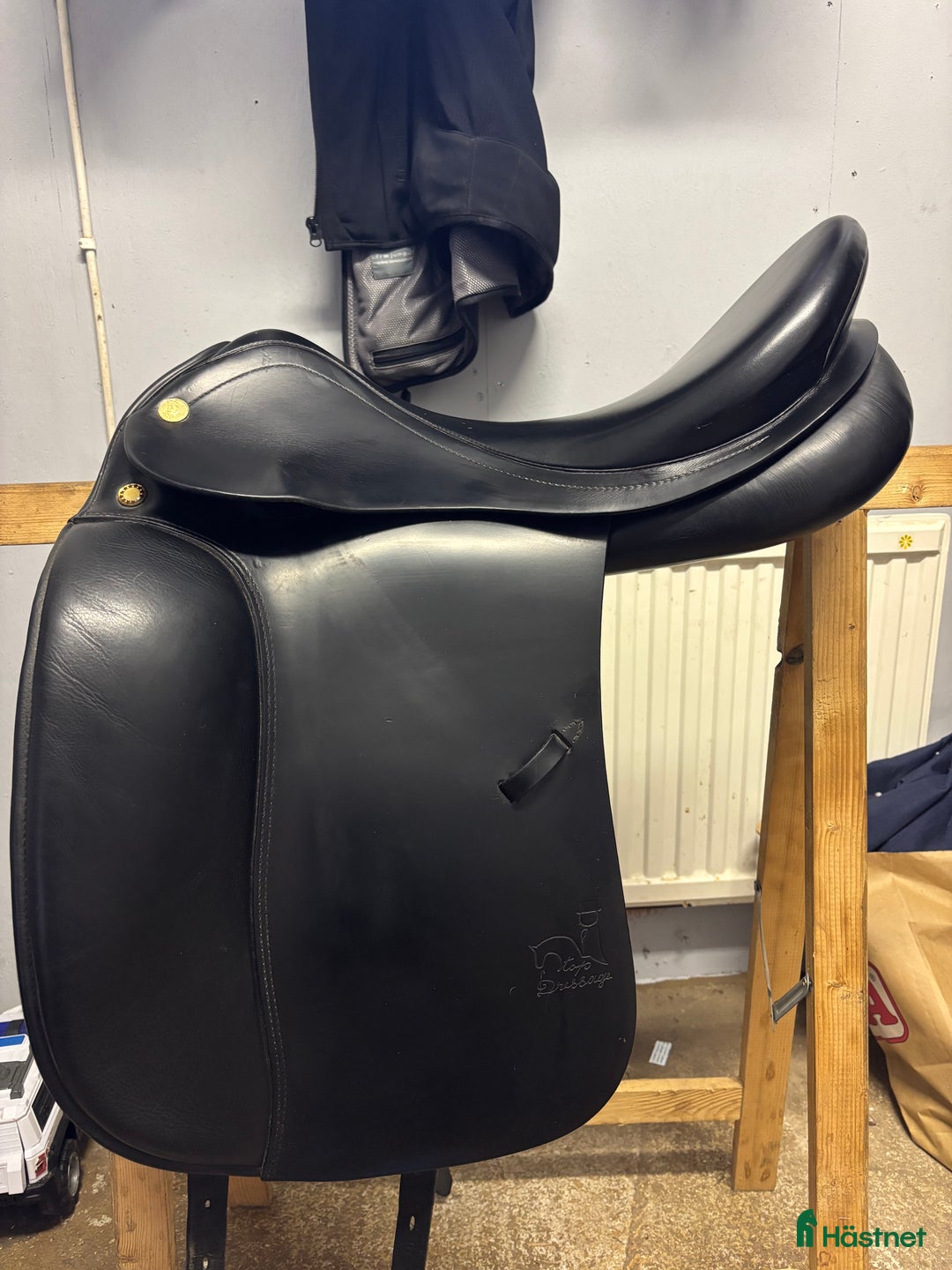 Sadlar hästutrustning till salu: Till salu: Prestige Top Dressage sadel ✨ i Strömsholm - Annons 1