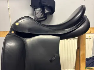 Sadlar hästutrustning Till salu: Prestige Top Dressage sadel ✨ i Strömsholm - Annons 4