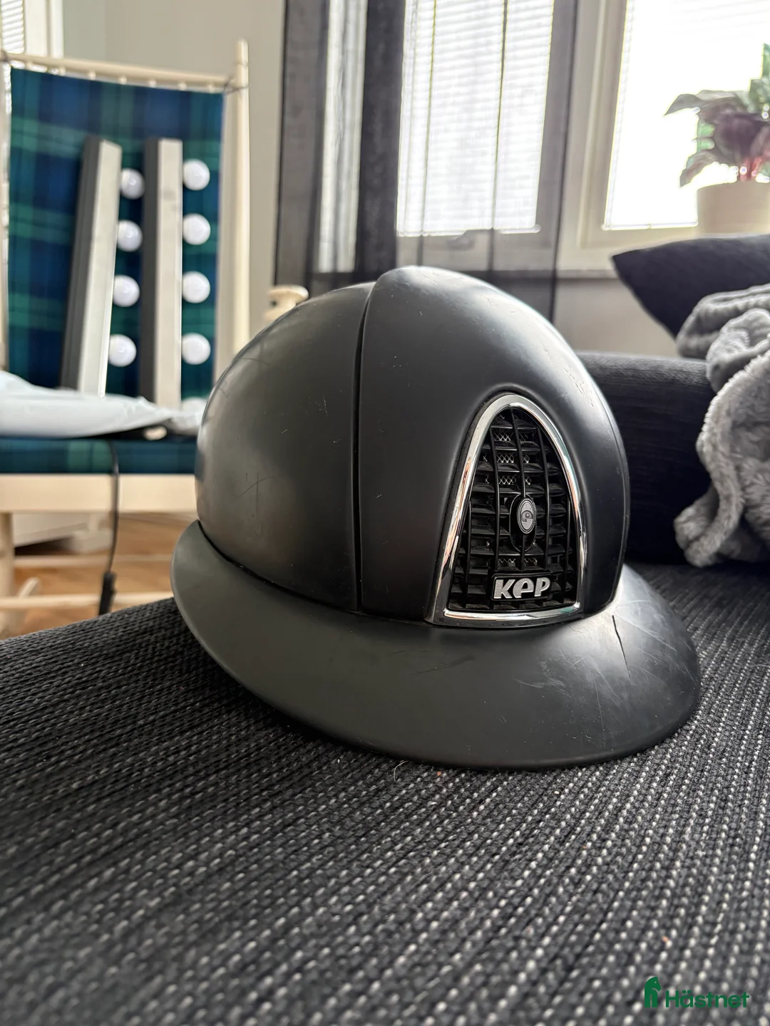 Hjälmar ryttarutrustning till salu: Säljer min kep  i Kolbäck - Annons 1