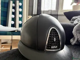 Hjälmar ryttarutrustning till salu: Säljer min kep i Kolbäck - Annons 5