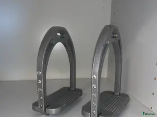 Stigbyglar hästutrustning Fina stigbyglar i Lindome - Annons 17