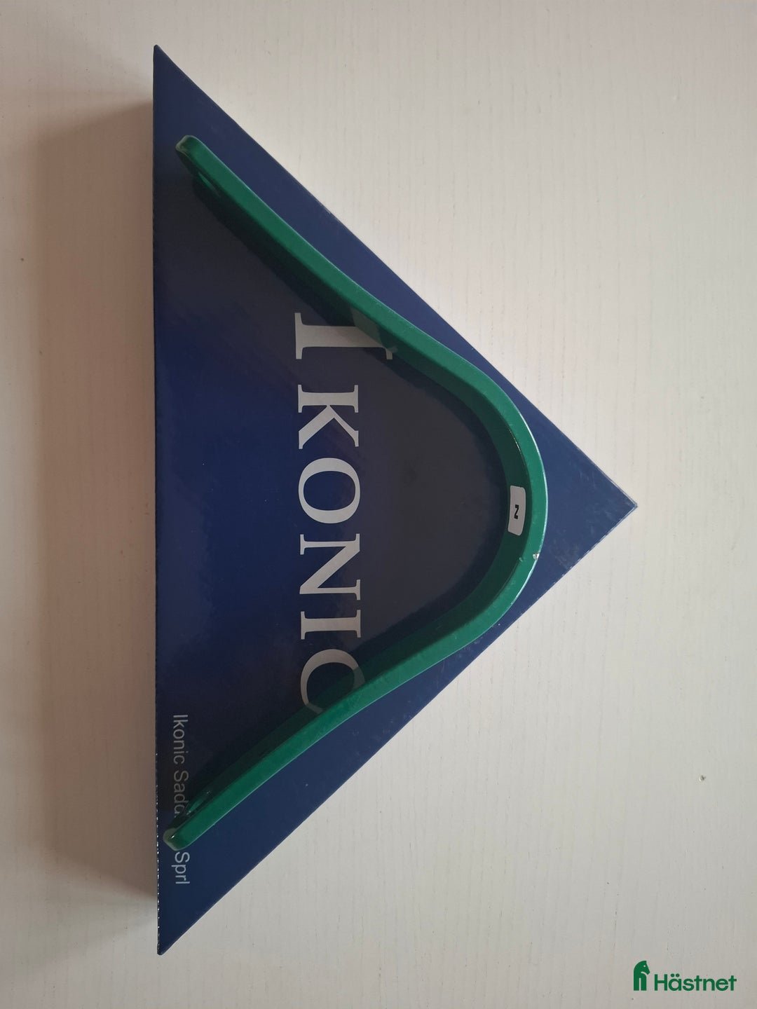 Sadeltillbehör hästutrustning till salu: Koppjärn Ikonic hoppsadel Narrow i Sollentuna - Annons 1