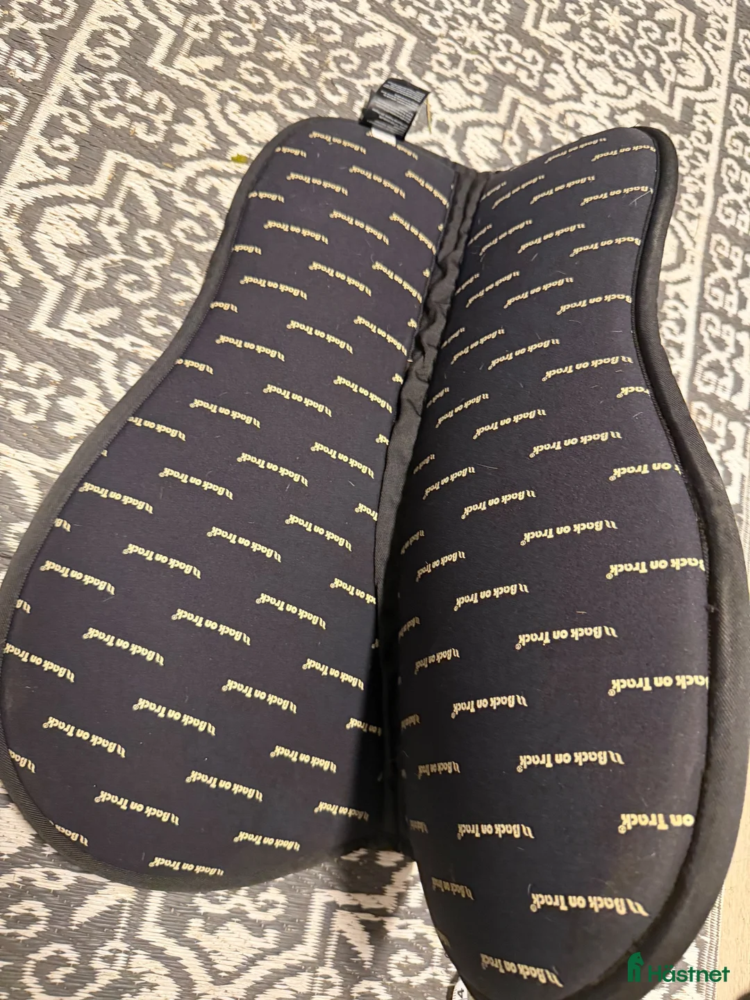 Sadeltillbehör hästutrustning till salu: Back on track memory foam padd - Annons 2
