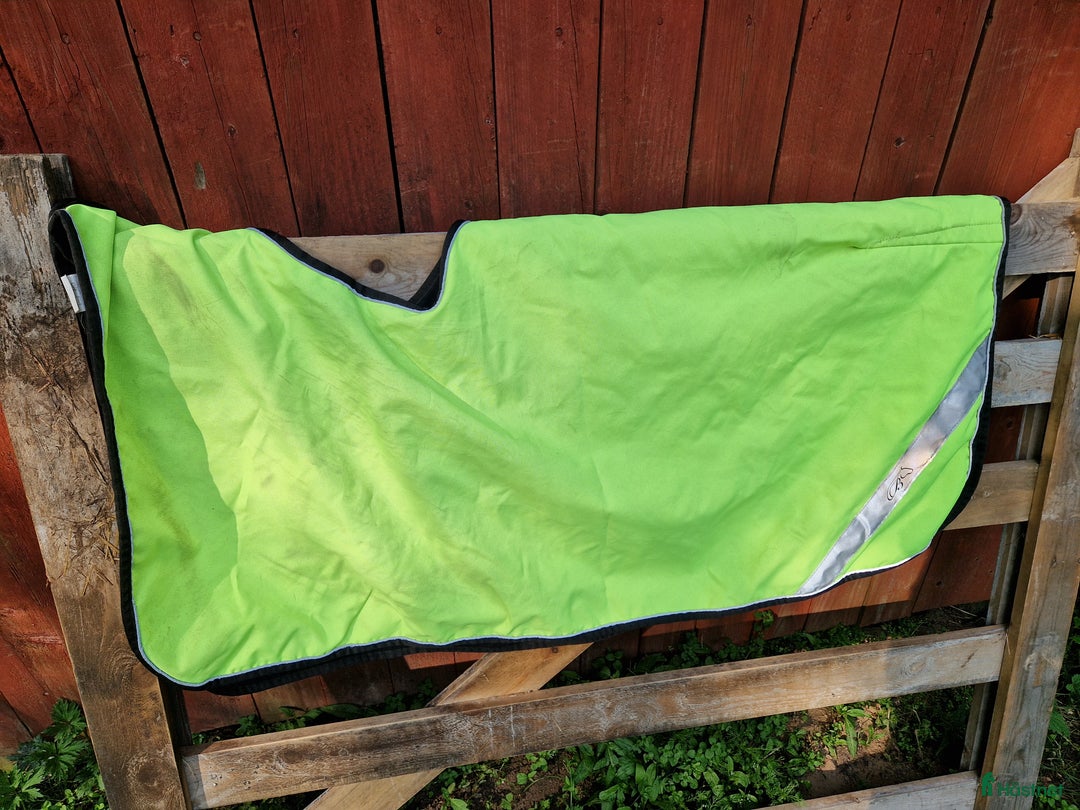 Täcken hästutrustning till salu: Massor av olika täcken  i Molkom - Annons 2