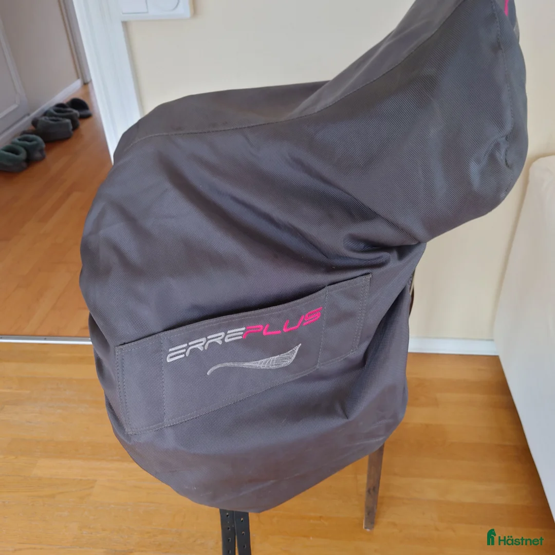 Sadlar hästutrustning till salu: Erreplus DM dressyrsadel – 17” MW – svart - Annons 2