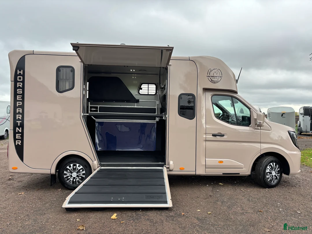 Hästlastbilar  fordon & transport till salu: NY Horsepartner Exclusive hästbil - stuteri i Laholm - Annons 2