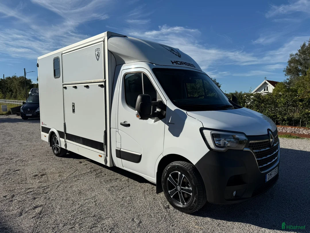 Hästlastbilar  fordon & transport till salu: Xtreme Cargo 1000kg lastvikt XXL sadelkammare i Ängelholm - Annons 1