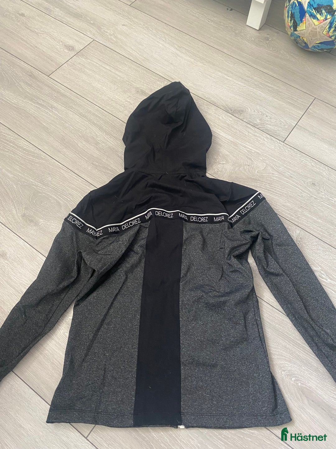 Övrigt Ridkläder ryttarutrustning till salu: Maya delorez zip hoodie till salu! i Arlöv - Annons 2