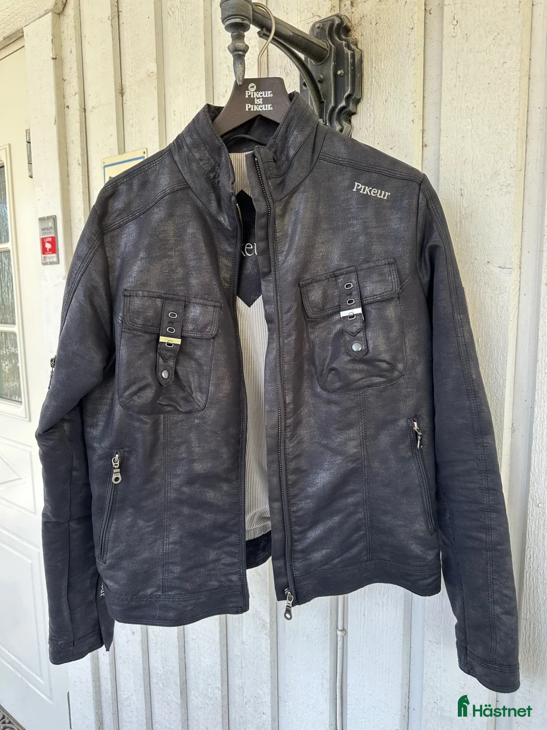 Jackor & Kavajer ryttarutrustning till salu: Pikeur jacka läderimitation  - Annons 1