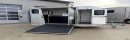 Hästtransporter  fordon & transport till salu: Dickenherr Stuteri med sadelkammare - Annons 1