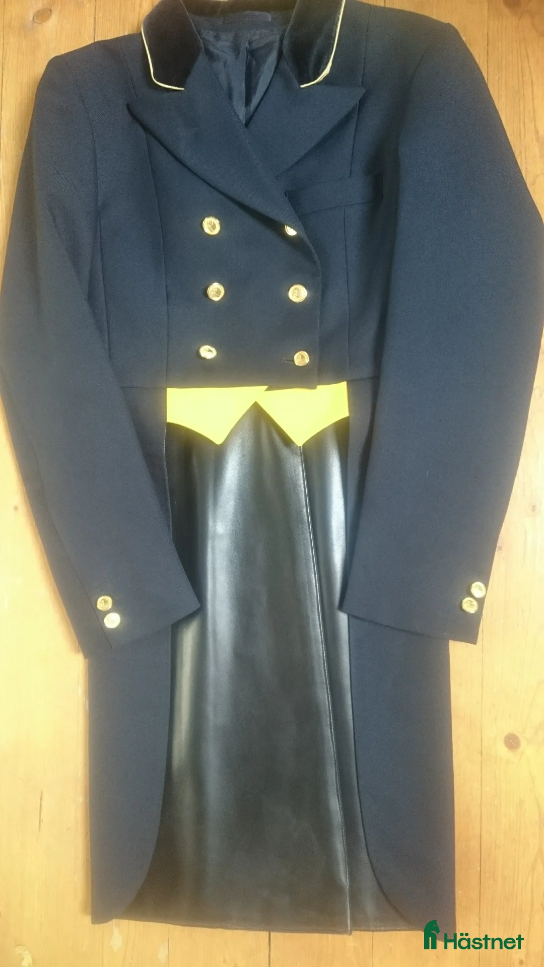 Jackor & Kavajer ryttarutrustning till salu: Tävlingskläder Storlek S, XS och 38 i Järna - Annons 6