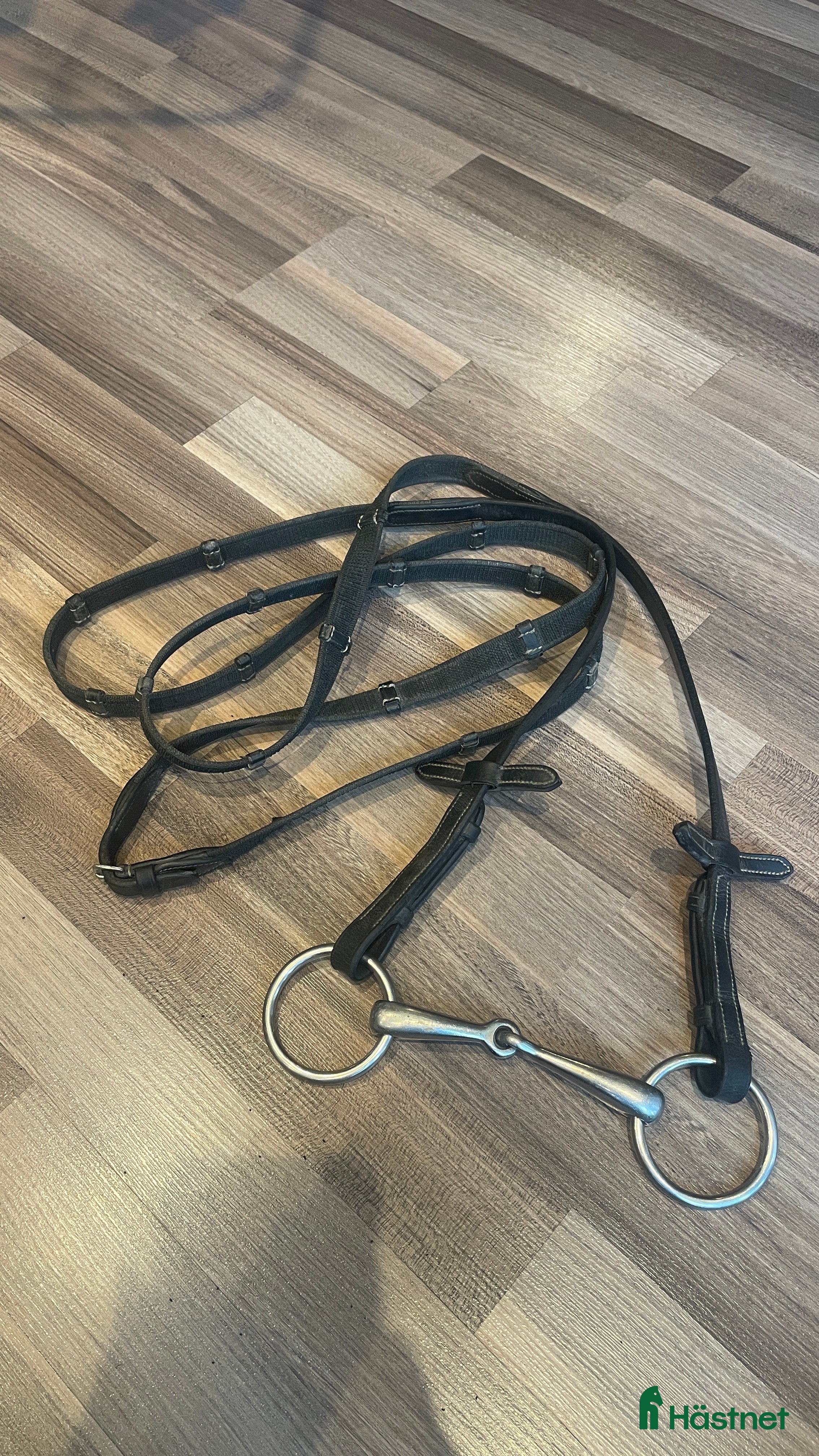 Bett hästutrustning till salu: Tvådelat bett med tyglar i Huddinge - Annons 3