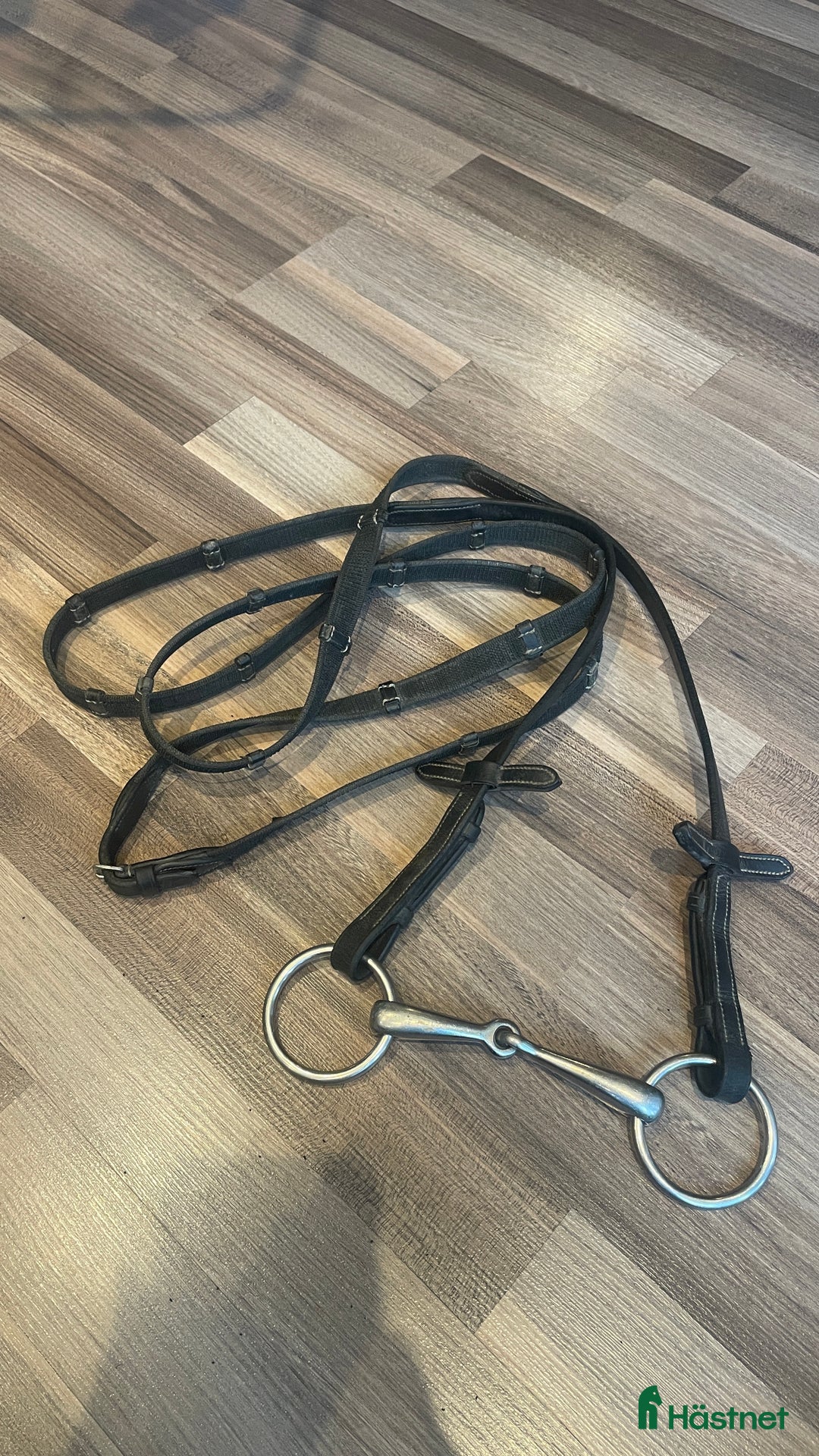 Bett hästutrustning till salu: Tvådelat bett med tyglar i Huddinge - Annons 1