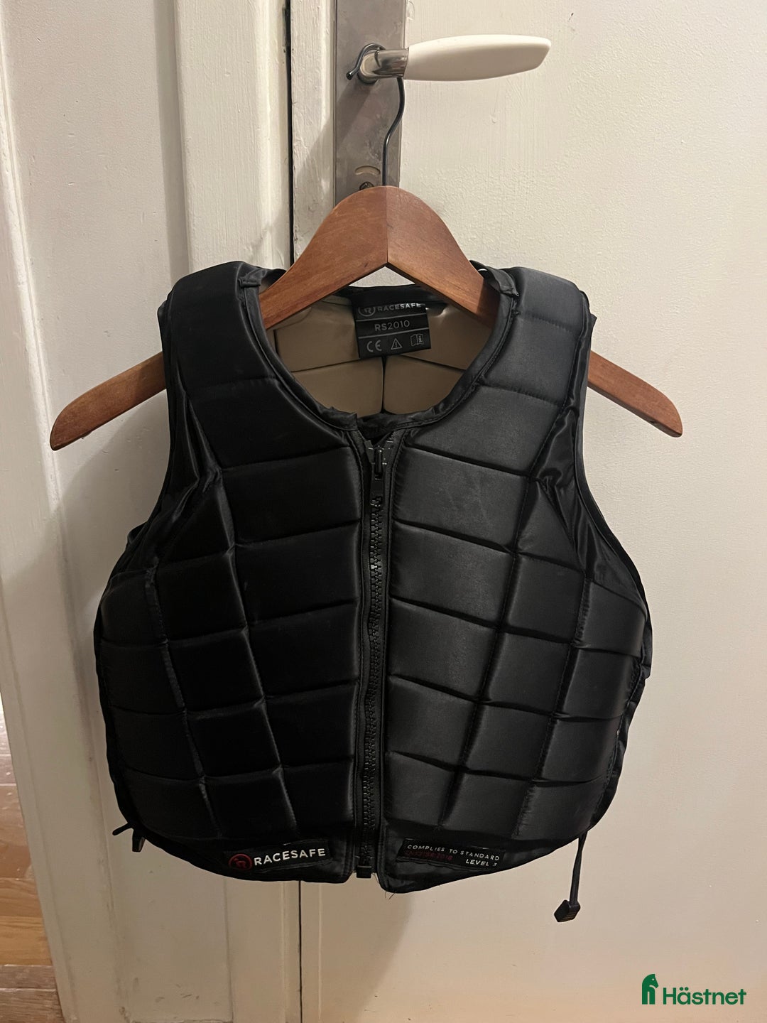 Säkerhetsvästar ryttarutrustning till salu: Racesafe ridväst i Gustavsberg - Annons 2