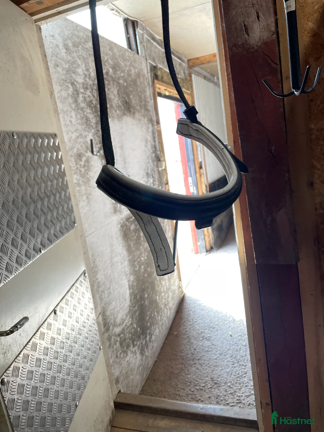 Träns hästutrustning till salu: Nosgrimma med matchande pannband i Västerås - Annons 1