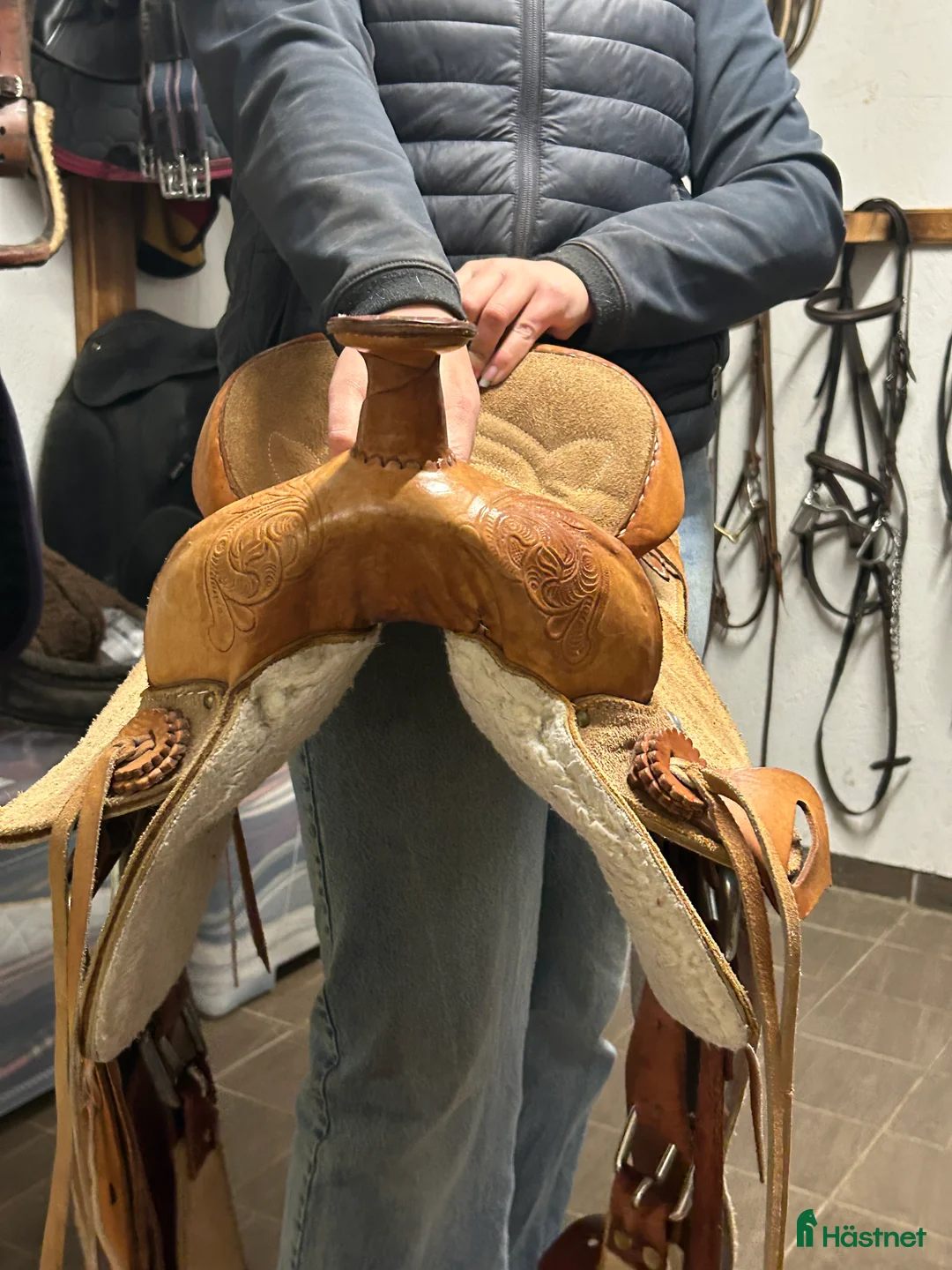 Sadlar hästutrustning till salu: Western sadel med en pad till  i Virestad - Annons 4