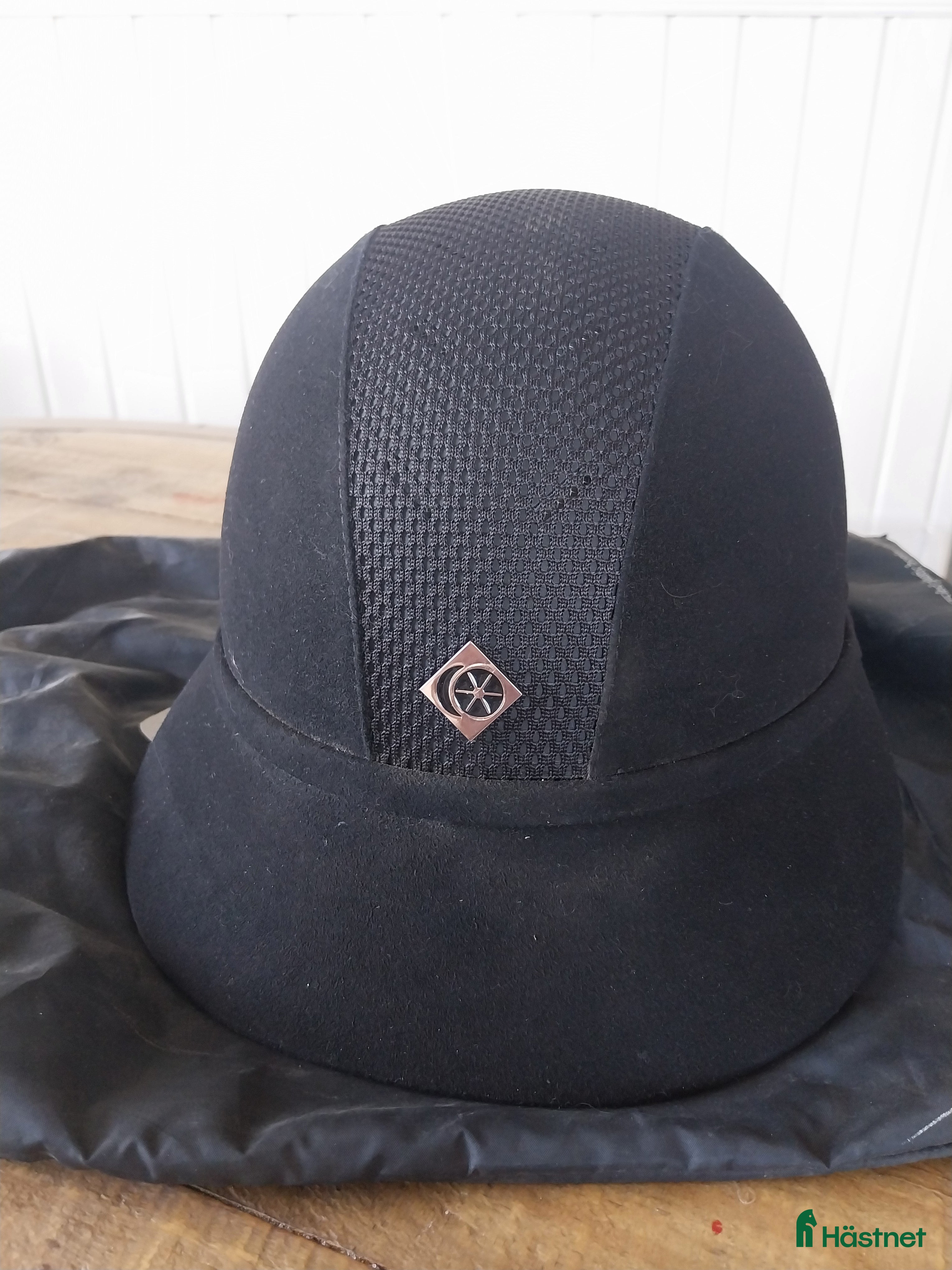 Hjälmar ryttarutrustning till salu: Charles Owen hjälm  - Annons 2