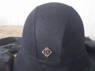 Hjälmar ryttarutrustning till salu: Charles Owen hjälm - Annons 3