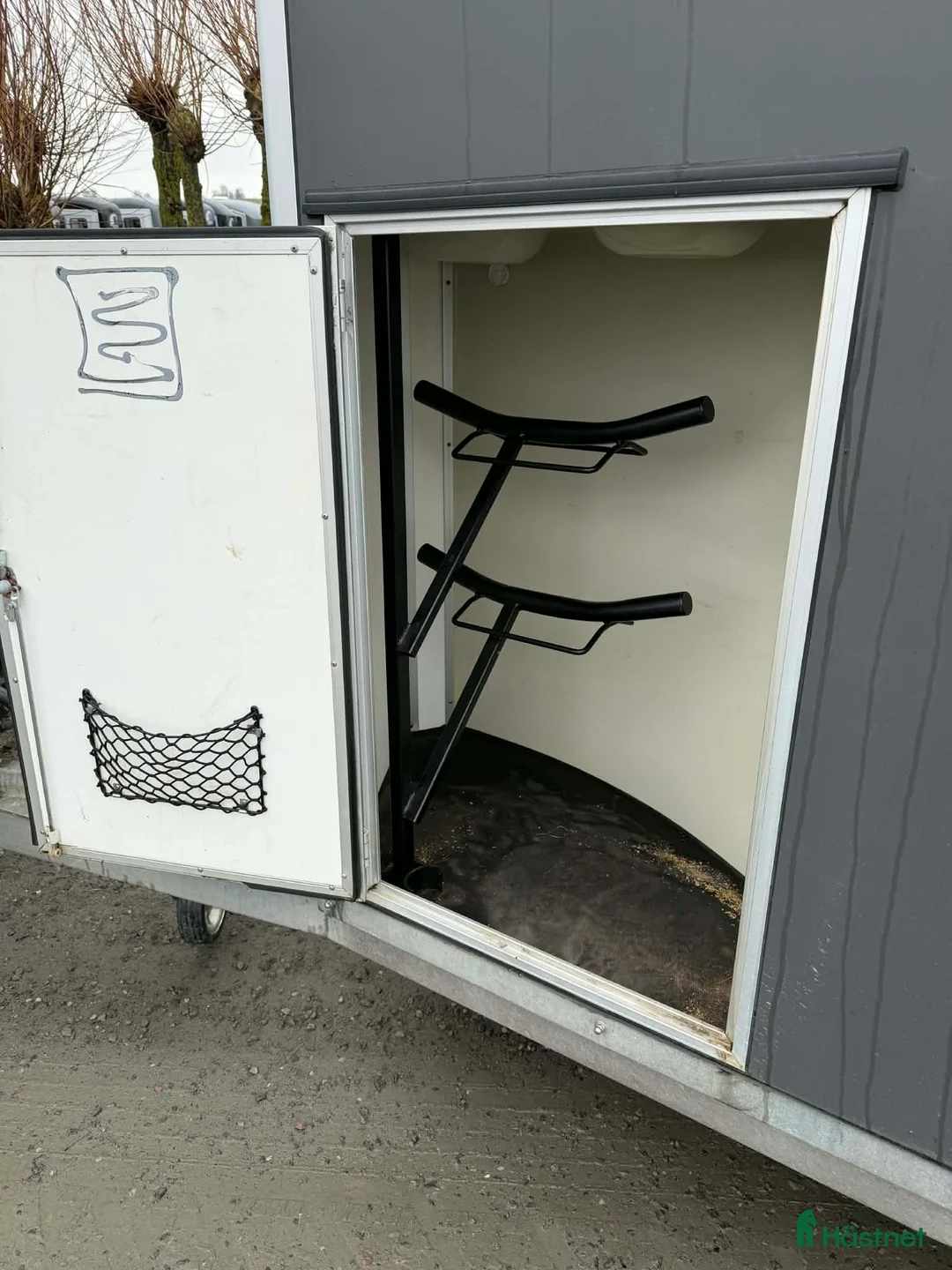 Hästtransporter  fordon & transport till salu: Mycket fin hästtransport med sadelkammare - Annons 6