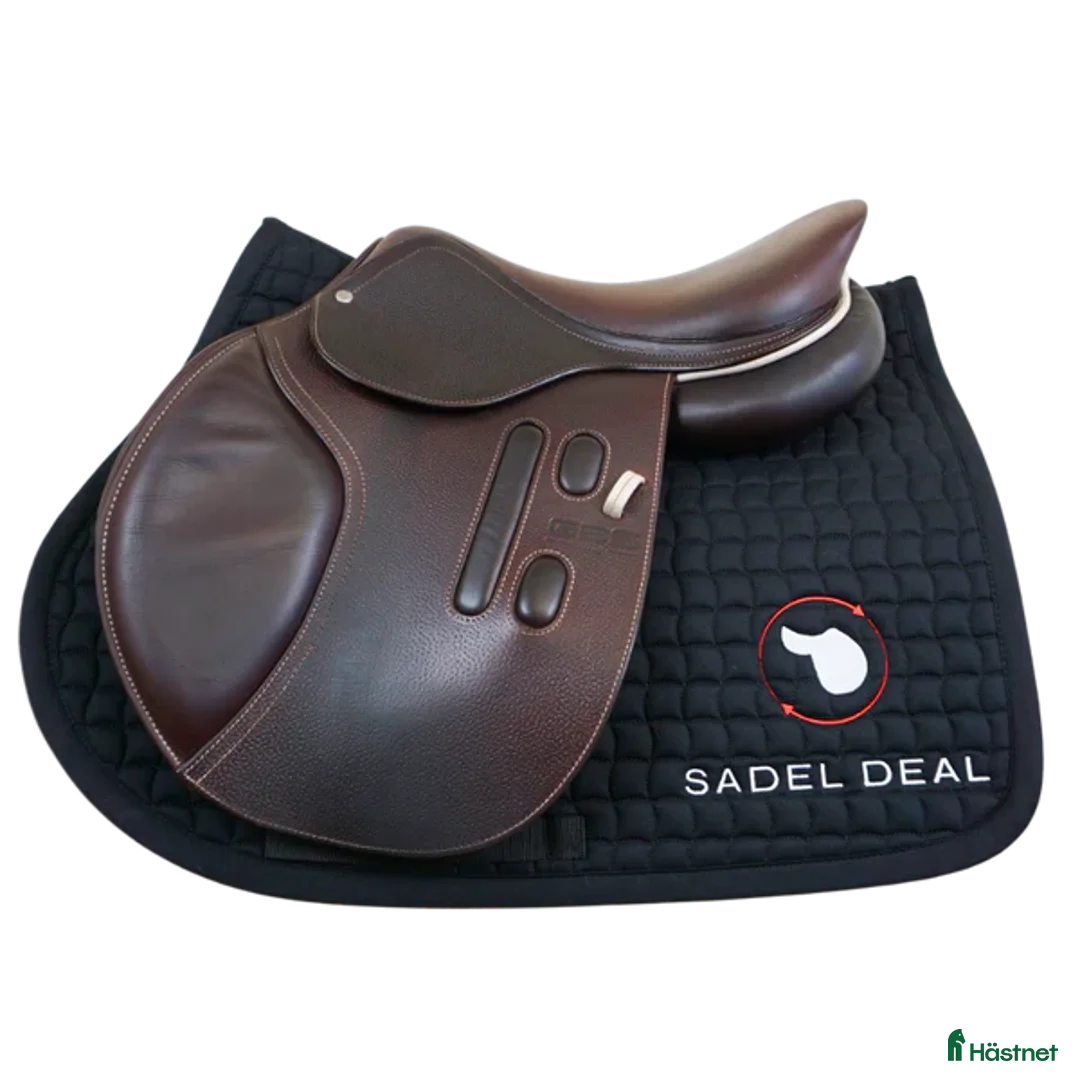 Sadlar hästutrustning till salu: GBS Halvdjup 17" - NYSKICK! i Upplands Väsby - Annons 1