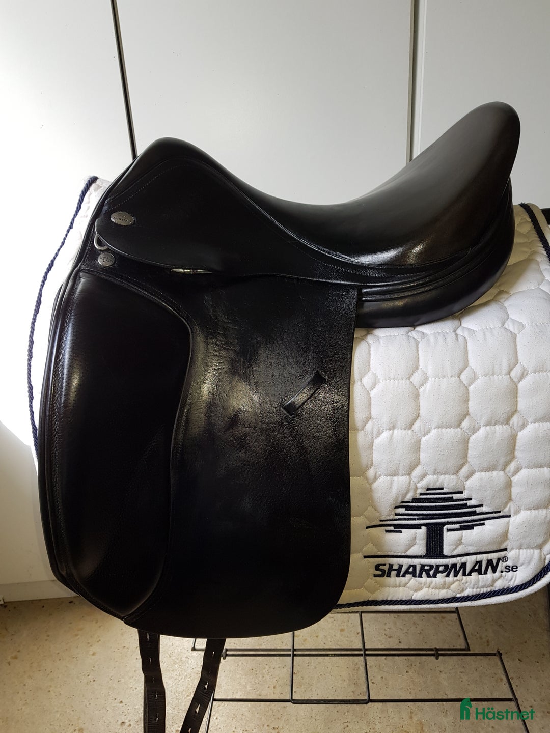 Sadlar hästutrustning till salu: Jaguar XKC i Vreta Kloster - Annons 1