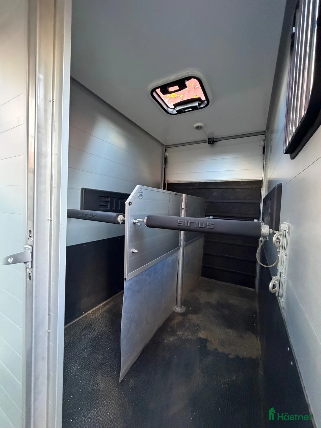 Hästtransporter  fordon & transport till salu: Robust hästtransport med generösa utrymmen! - Annons 6