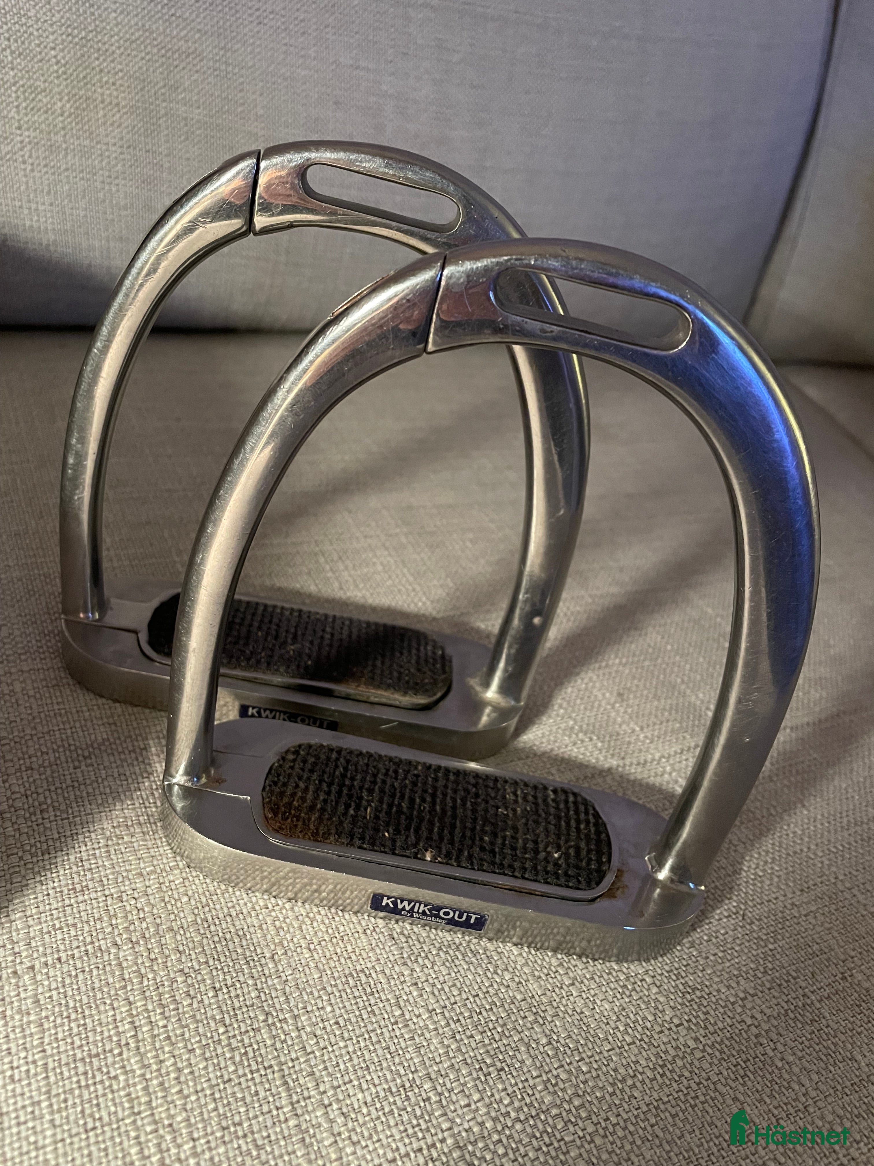 Stigbyglar hästutrustning Kwik Out säkerhetsstigbyglar - Annons 1