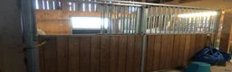  stallplats finnes: Stallplatser med belyst ridbana  - Annons 1
