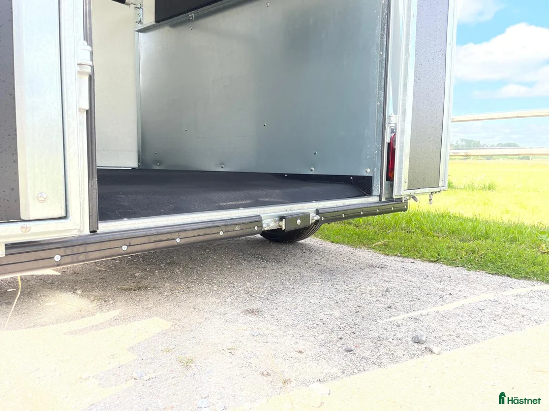 Hästtransporter  fordon & transport till salu: Fautras JMS demovagn 20% rabatt i Sorunda - Annons 5